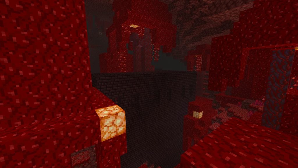 Крепость в багровом лесу Minecraft